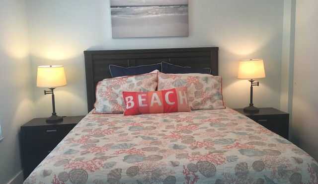 St Pete Beach, 1 Bed/1 Bath, All New, Walk To White Sands Of St Pete Beach