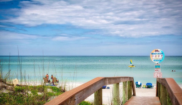 St Pete Beach Sun Harbor Waterfront Parking WiFi 1/1