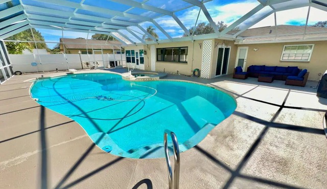 St. Pete - Clearwater Vacation Rental Heated Pool & Hot tub, Beach