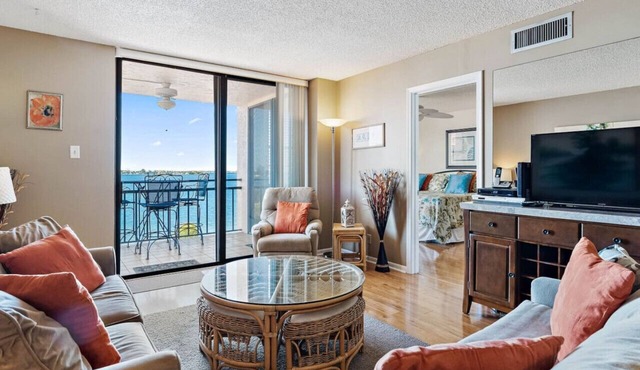 St Pete Isla Casa B-507 1/1-1/2 Bath Beautiful!