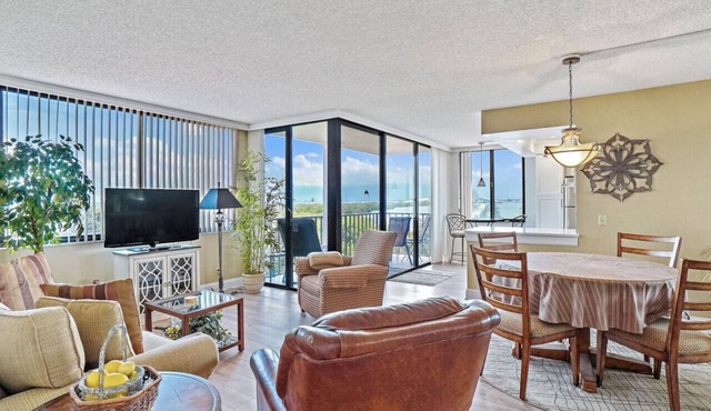 St. Pete Isla Del Sol Bahia J-408: 2BD/2BA