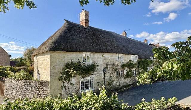 St Peter's Cottage - sleeps 6 guests in 3 bedrooms