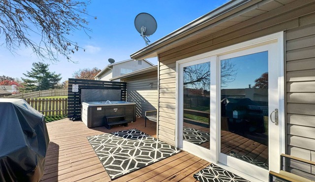 St. Peters | Dogs ok | W/Hot Tub | Game RM