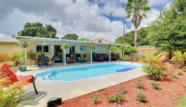St Petersburg Home w/Tropical Yard & Pool!