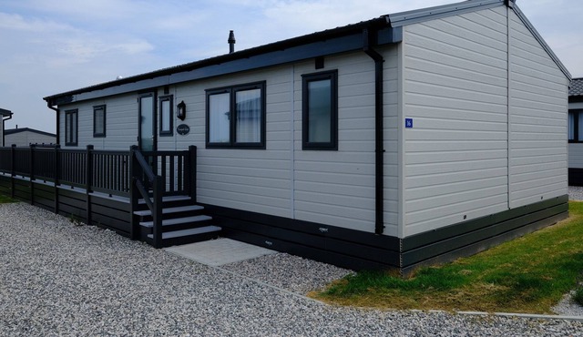 ST PETROCS 16, pet friendly, luxury holiday cottage in Padstow