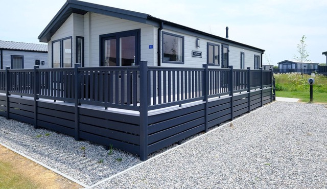 ST PETROCS 8, pet friendly, luxury holiday cottage in Padstow