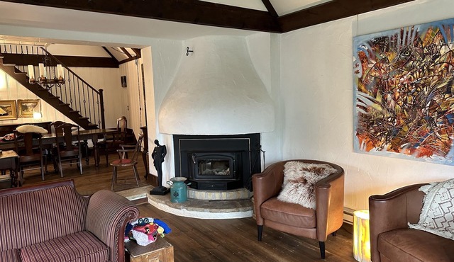 St Sauveur Chalet; easy access to nearby ski hills and village; pet friendly