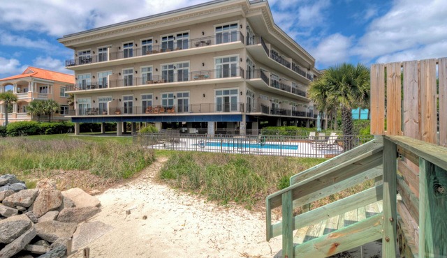 St. Simons Oceanfront Condo Sleeps 6 Walk to Beach