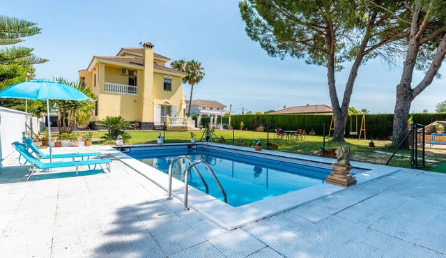 Star's House Seville. 10 minutes from Seville. Private pool