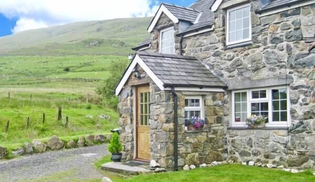 STABAL COTTAGE, family friendly, with a garden in Dolgellau