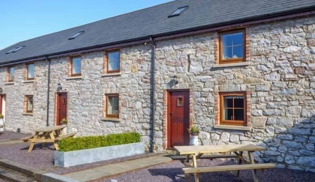 STABAL-Y-GWEDD, family friendly, with a garden in Abergele