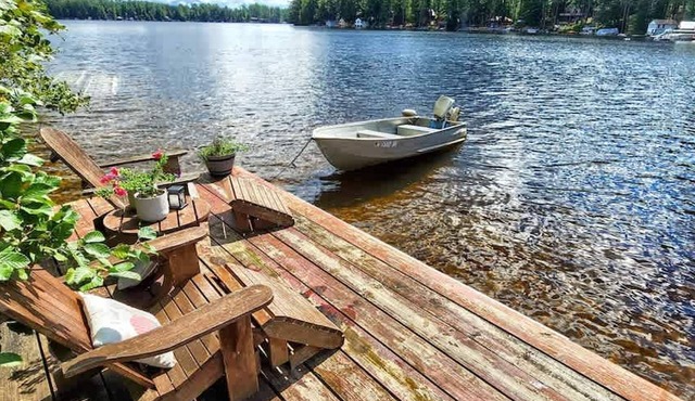 Stabbin Cabin 2 on Grant Island-hottub Boat Pets