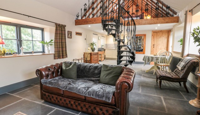 STABLE COTTAGE, romantic, with open fire in Berwick-Upon-Tweed