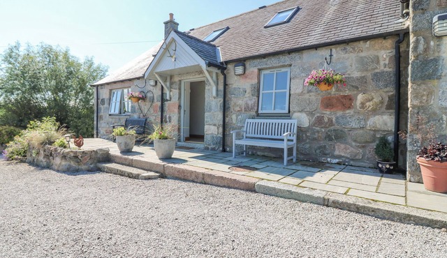 STABLE COTTAGE, family friendly, character holiday cottage in Dunecht