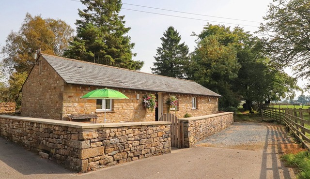 STABLE COTTAGE, pet friendly, character holiday cottage in Ingleton