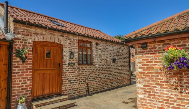 STABLE COTTAGE, romantic, character holiday cottage in Thirsk