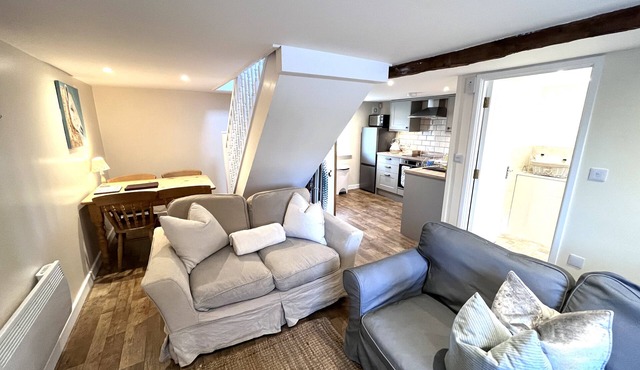 Stable Cottage - sleeps 4 guests in 2 bedrooms