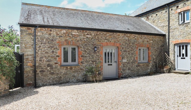 STABLE END COTTAGE, family friendly, with a garden in Malborough