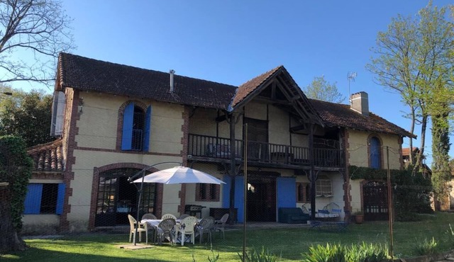 stable of swimming pool and tennis available