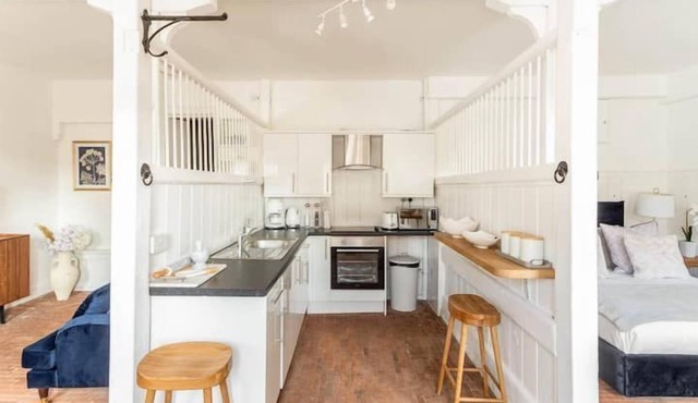 STABLE - UNIQUE STAY | SLEEPS 2 | PETS ALLOWED | WI-FI