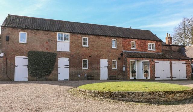 STABLES ANNEX, pet friendly, with a garden in Melton Mowbray