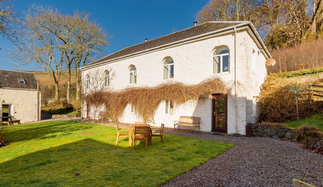 Stables East - a semi-detached cottage that sleeps up to 6 guests