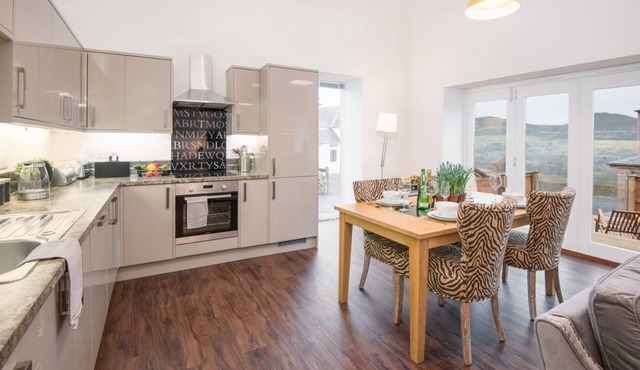 STABLES - stylish barn conversion, sleeps 4, close to picturesque Melrose