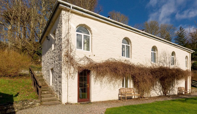 Stables West - a semi-detached cottage that sleeps up to 8 guests