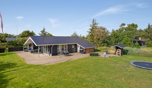 "Stacey" - 800m from the sea by Interhome