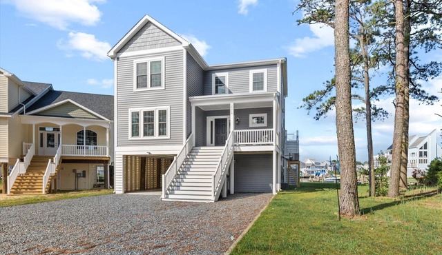 Stacked Deck - Spectacular Bay Views - Waterfront!
