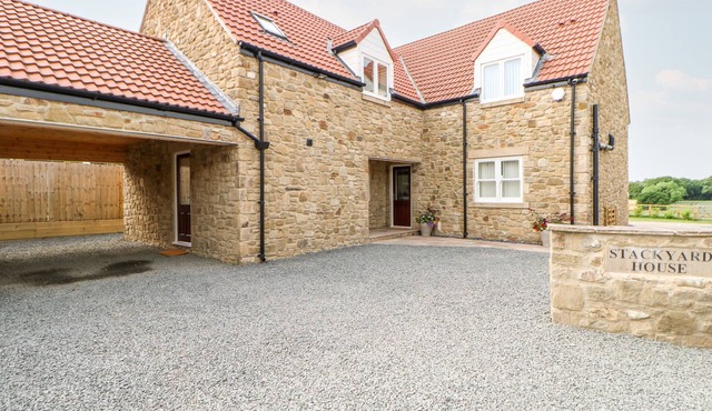 STACKYARD HOUSE, pet friendly, country holiday cottage in Tudhoe