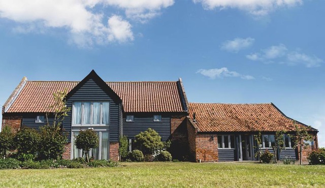 Stackyard Lodge - enchanting 18th Century converted barn in the Waveney Valley