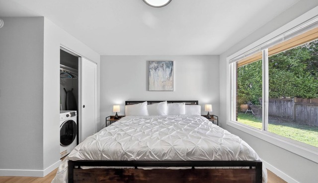 Stadium District Studio-King Bed-Walk to it all!