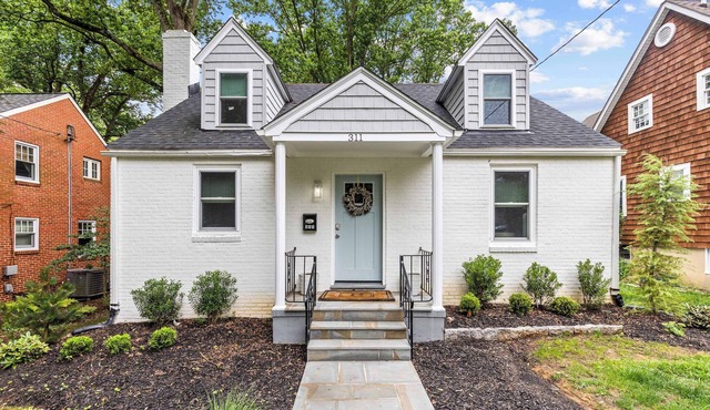 Stadium-Side Annapolis | Chef Kitchen | Sleeps 10