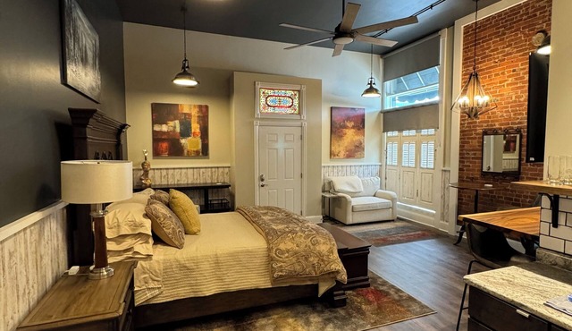 Stadium Stays #1 in downtown INDY. A 5 minute walk to the stadium. Free parking.