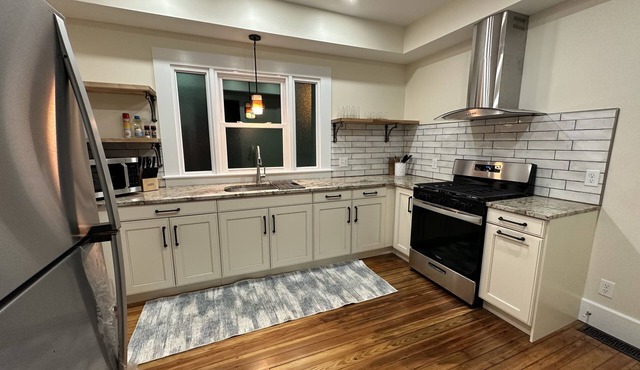 Stadium Stays #9 Downtown INDY, 5 minute walk to Lucas Oil Stadium Free Parking