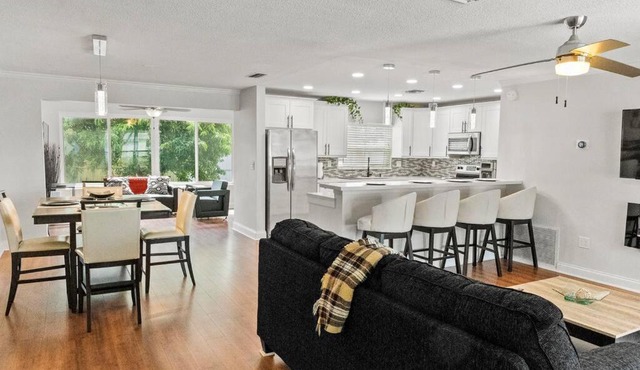 Stadium Sunflower Miramar home, 3 bd, 2 ba