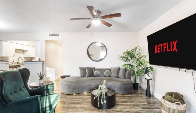 Stadium-View Apt Walk to Texas Live & AT&T Stadium