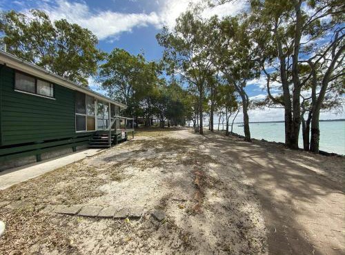 Stafford Hall - Burrum Heads- Riverfront- 3BR- Great Views
