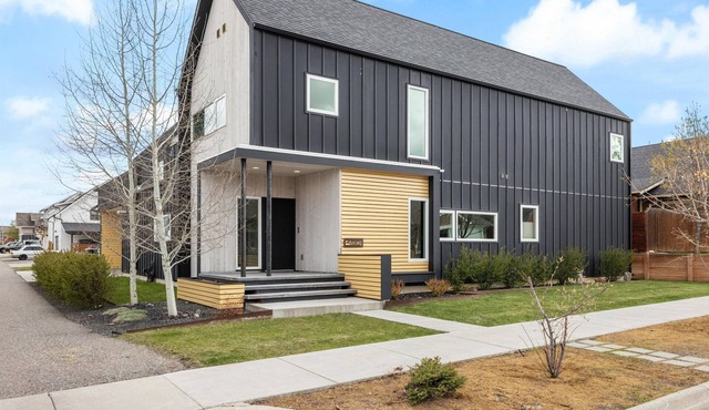 Stafford House- Modern home conveniently located in the westside of Bozeman!