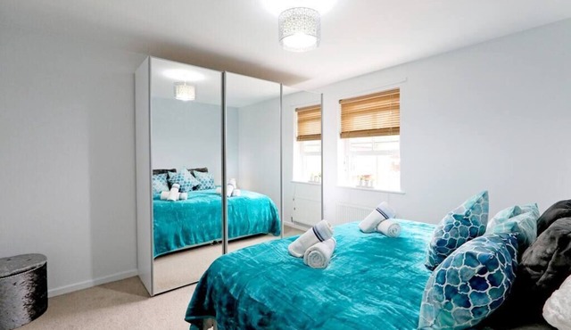 "Stafford Rest" – Cozy Apartment with Smart TV, WiFi, and Stunning Street Views