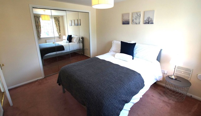 Staffords Place - 3 bed detached house with garden