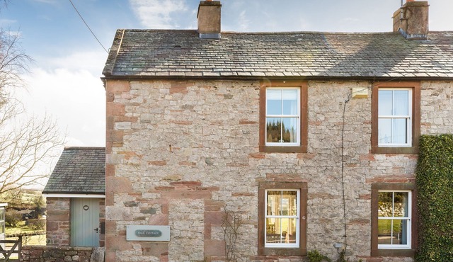 STAG COTTAGE, family friendly, with open fire in Penruddock
