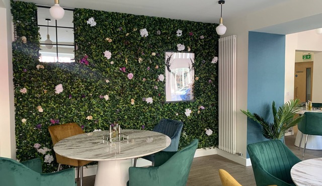 Stag & Thistle Hotel and Restaurant