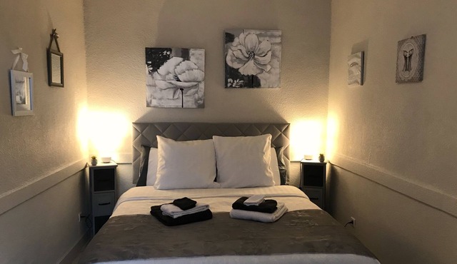 Stage: Apartment near greenway, hikes