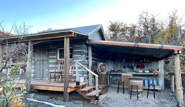 Stagecoach Cabin - antique western charm