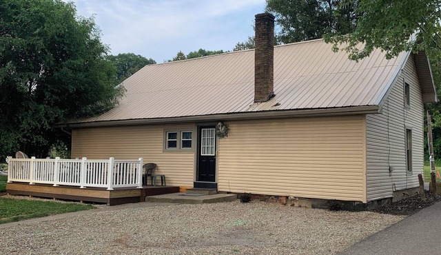 Stagecoach House. Right at the gateway to Ohios Amish Country.