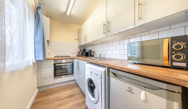Staines Studio Apartment - Heathrow