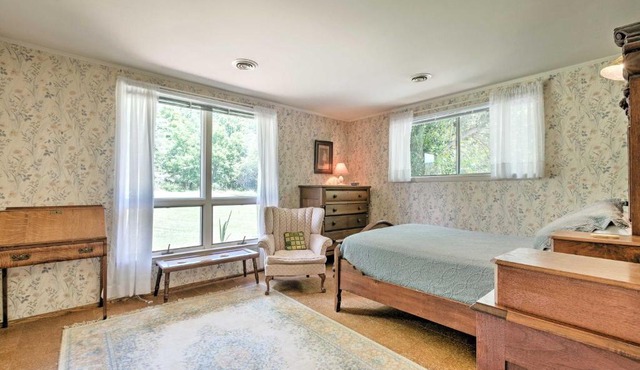 Stair-Free Lexington Home with Blue Ridge Mtn Views!