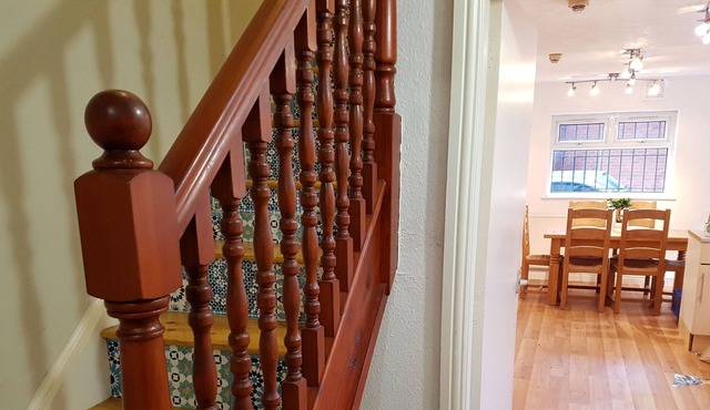 Stairway to heaven! 2 bed apartment with private parking